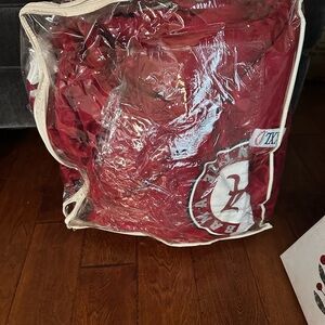 Alabama Queen Comforter and Single curtain Set